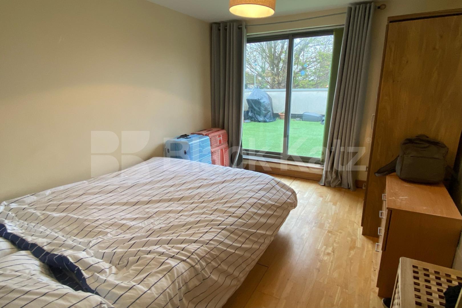 Larger than average (754 Sq.Ft.) with private roof terrace Totterdown Street, Tooting Broadway